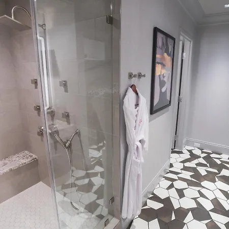 Golden Nugget Hotel & Casino Las Vegas-3